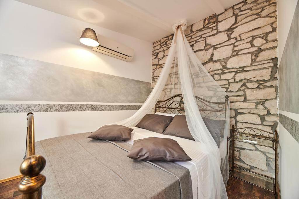 Rooms Konoba Pjero Бує Екстер'єр фото